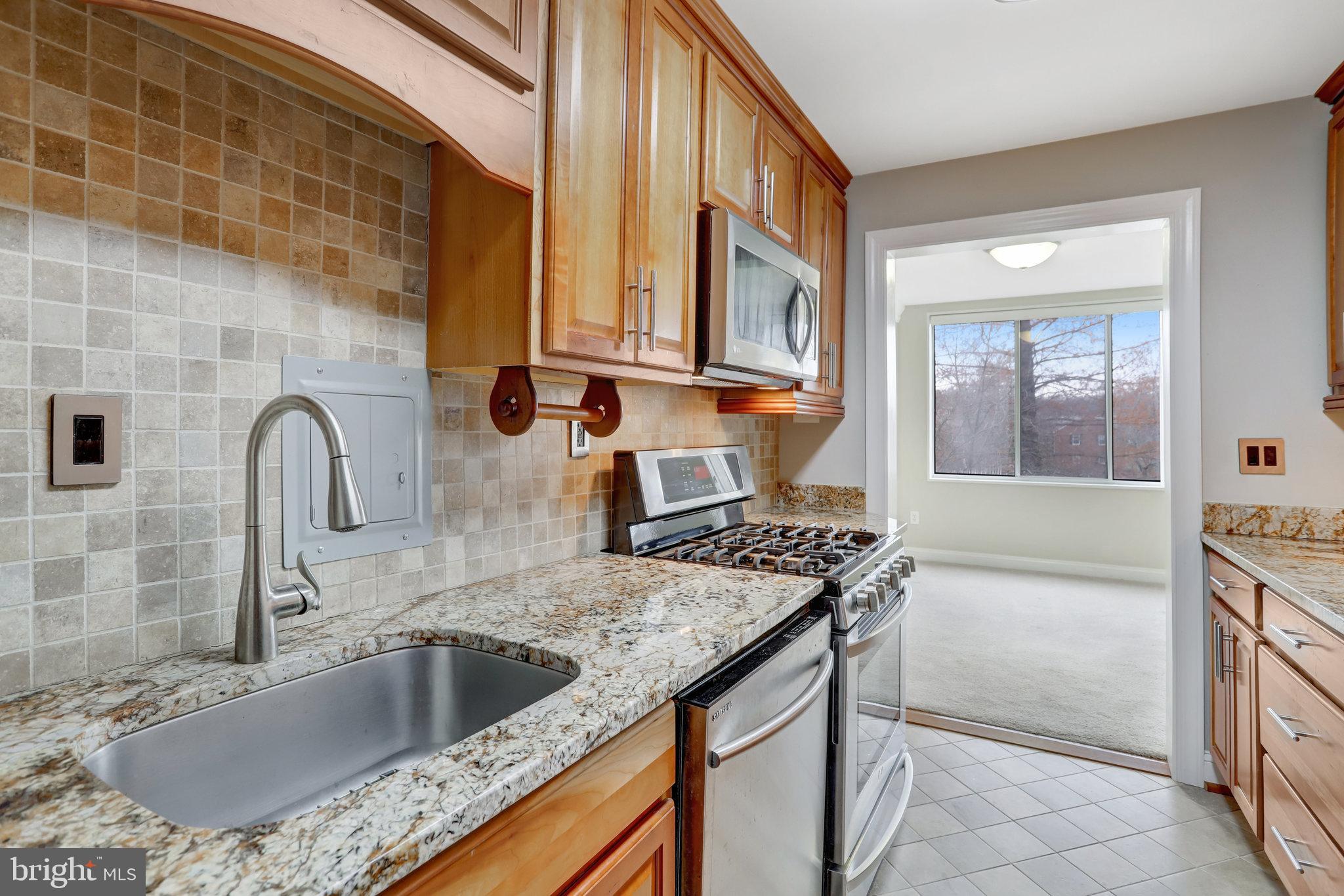 RIVER TOWERS - Residential