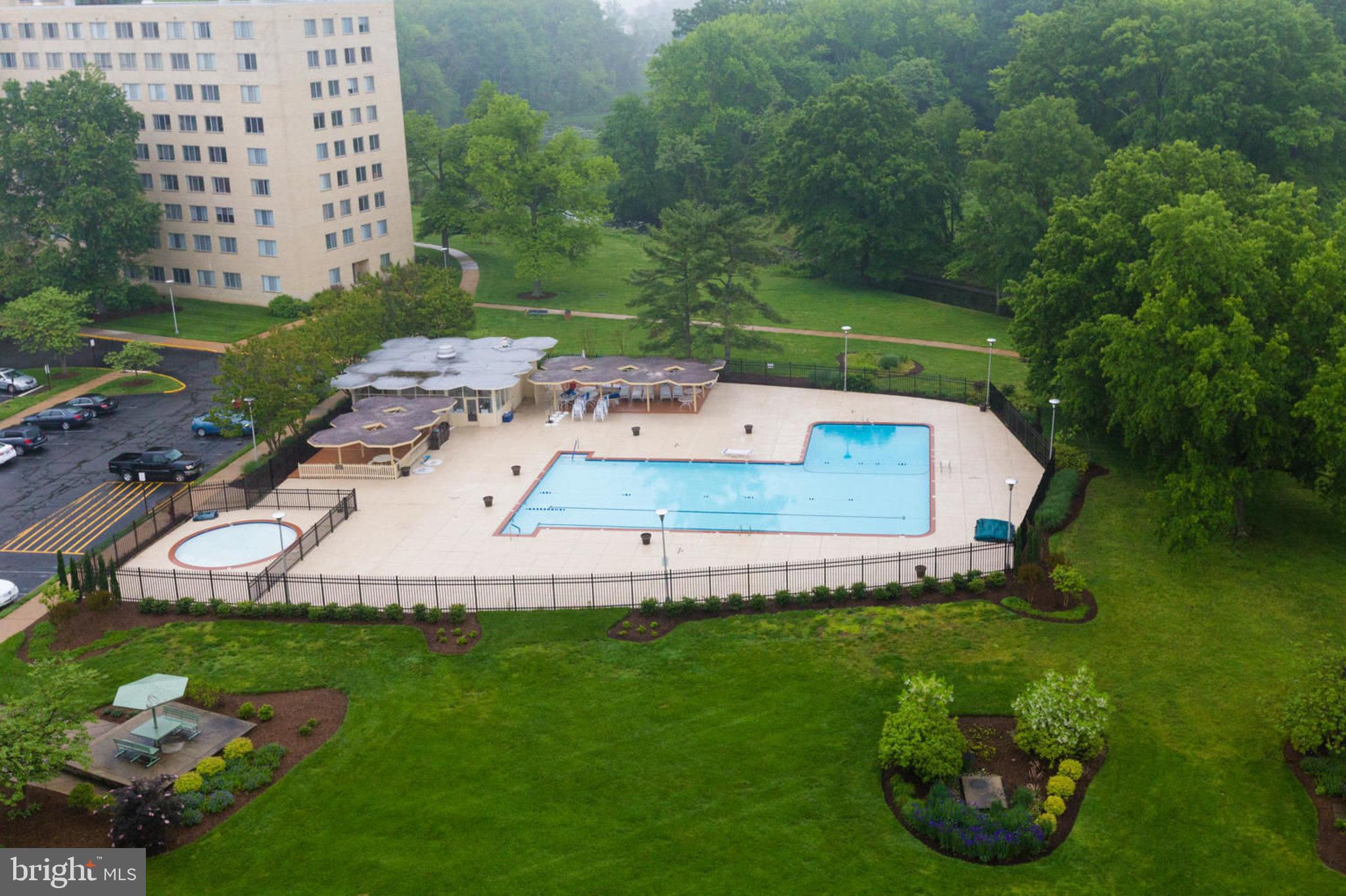 RIVER TOWERS - Residential