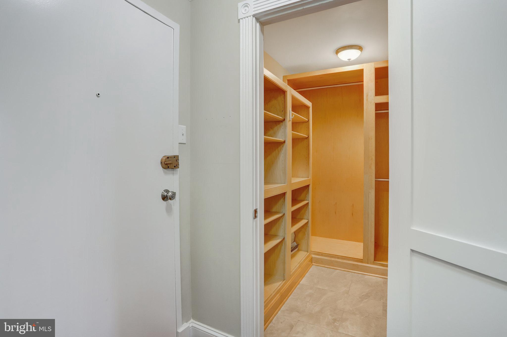 RIVER TOWERS - Residential