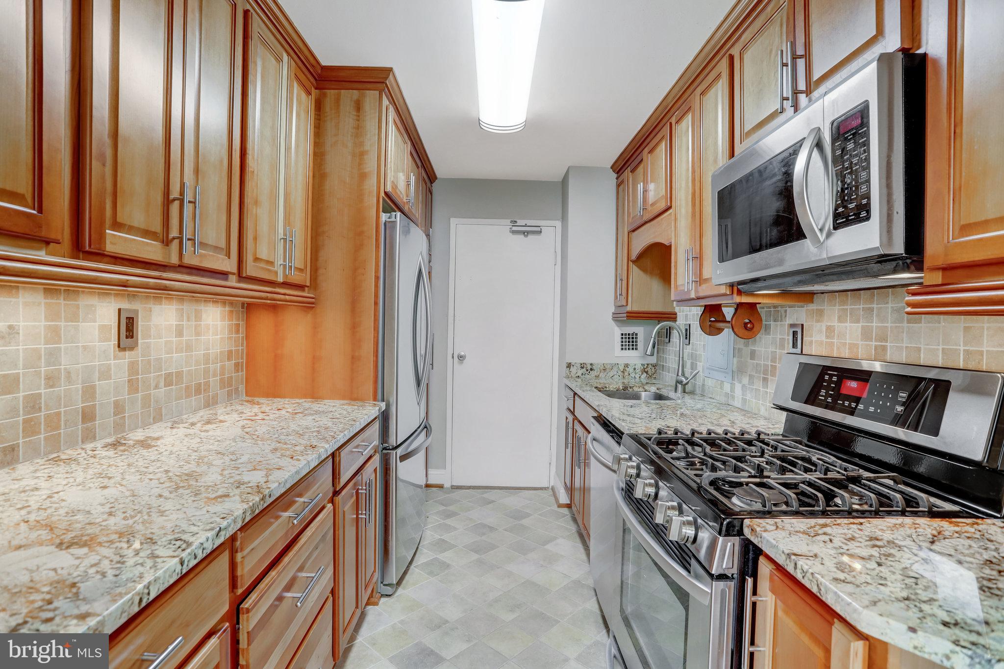 RIVER TOWERS - Residential