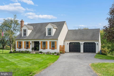 Photo of 5235 Stonebridge Way, SYKESVILLE, MD 21784 (MLS # MDCR2038168)