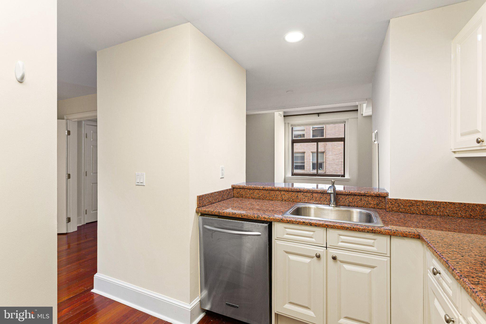 1500 CHESTNUT STREET 13E