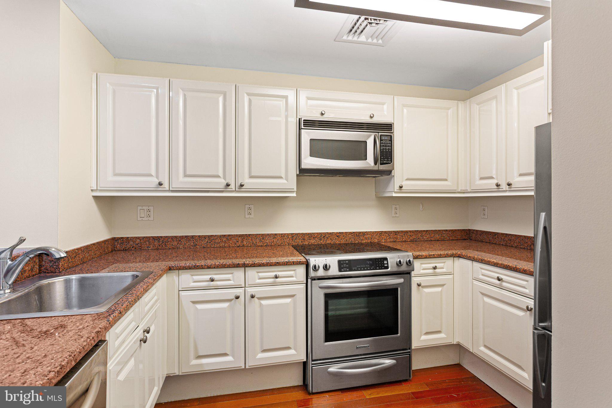 1500 CHESTNUT STREET 13E
