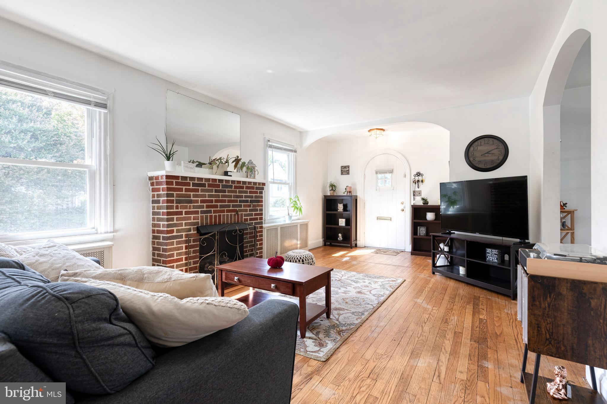 4401 GLENMORE AVENUE