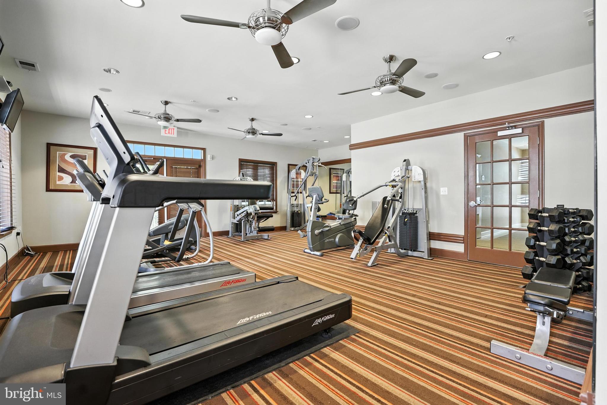 FOUR SEASONS - Residential