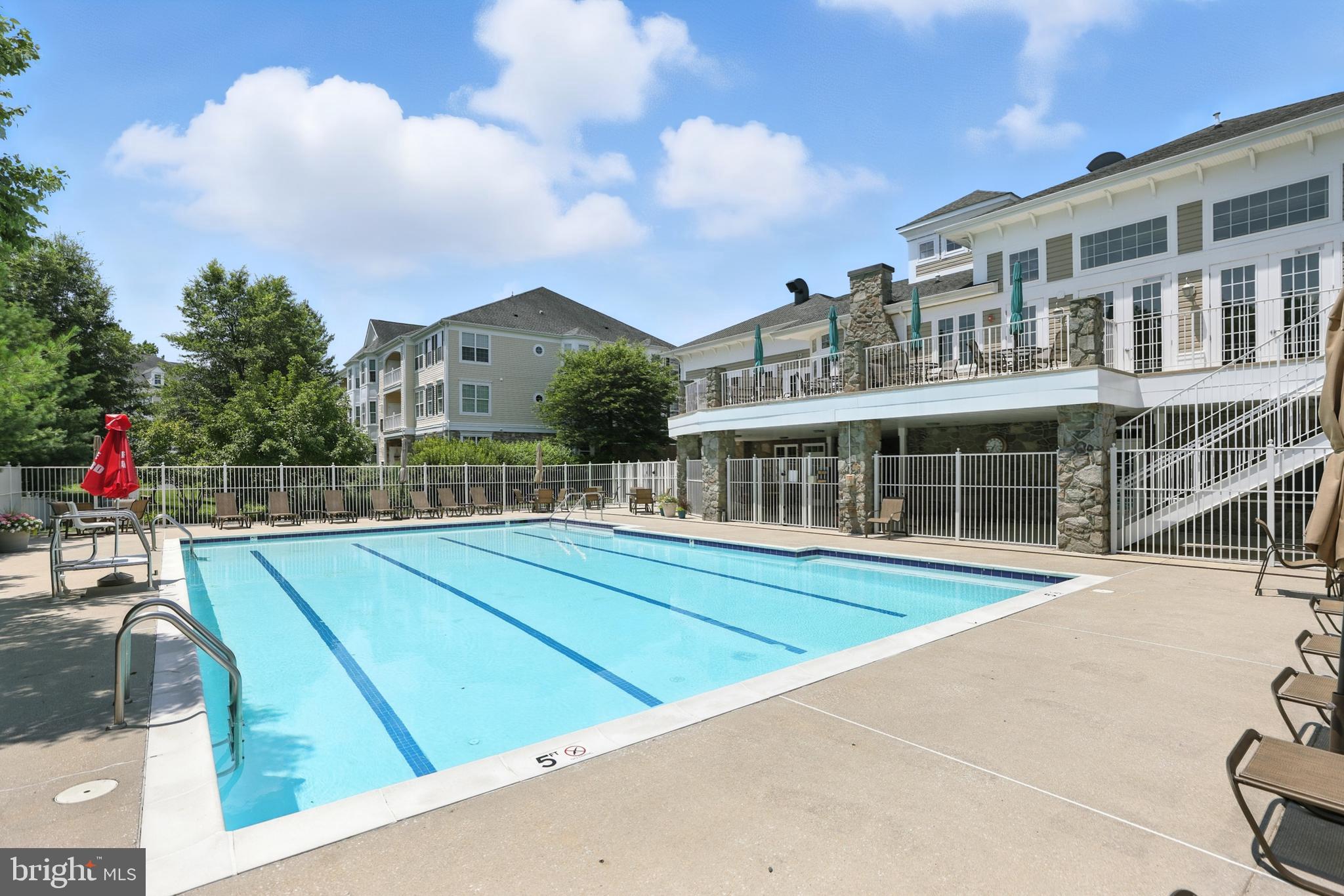 FOUR SEASONS - Residential