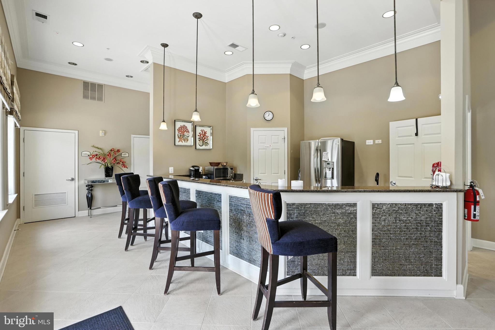 FOUR SEASONS - Residential