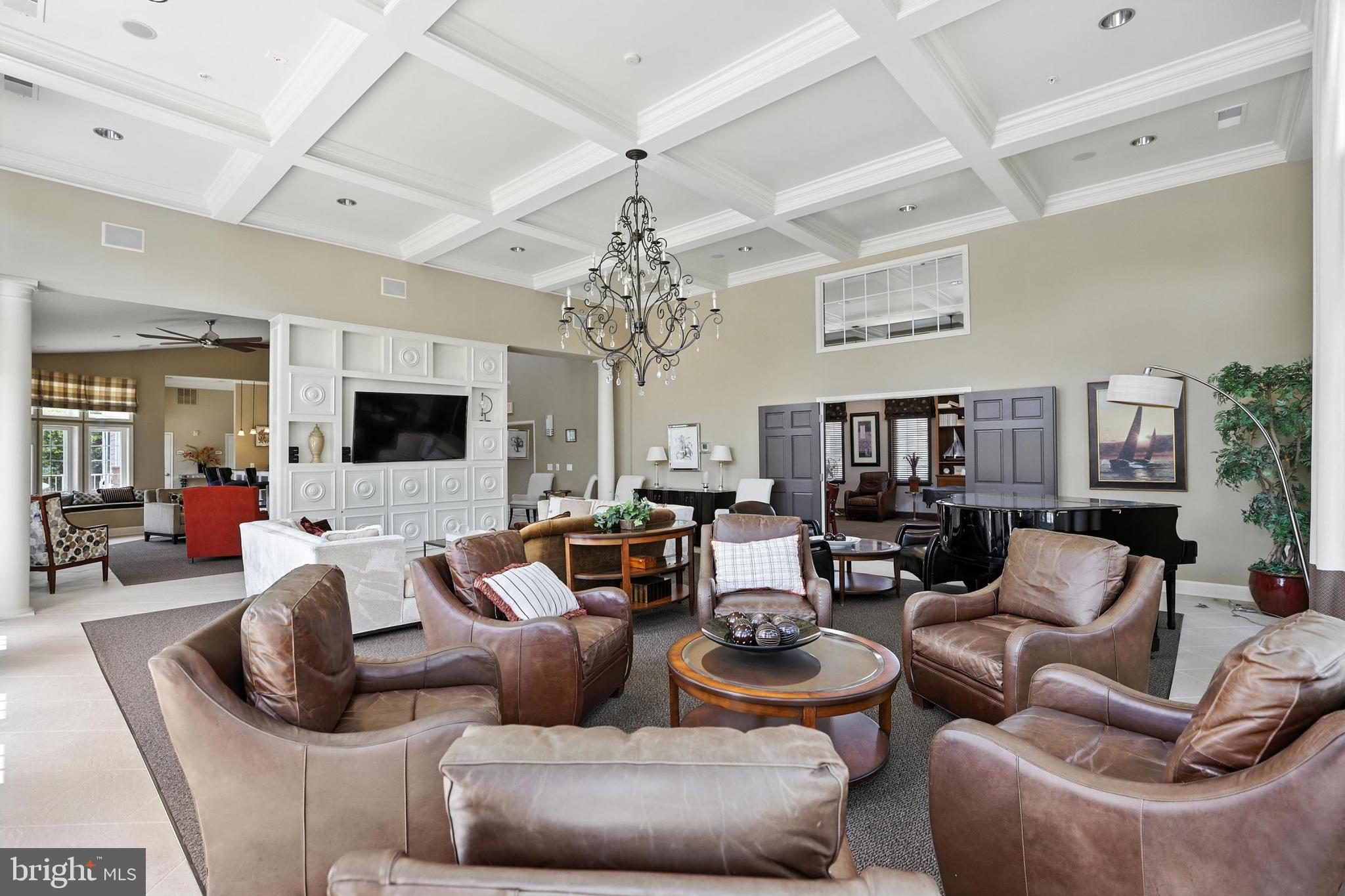 FOUR SEASONS - Residential