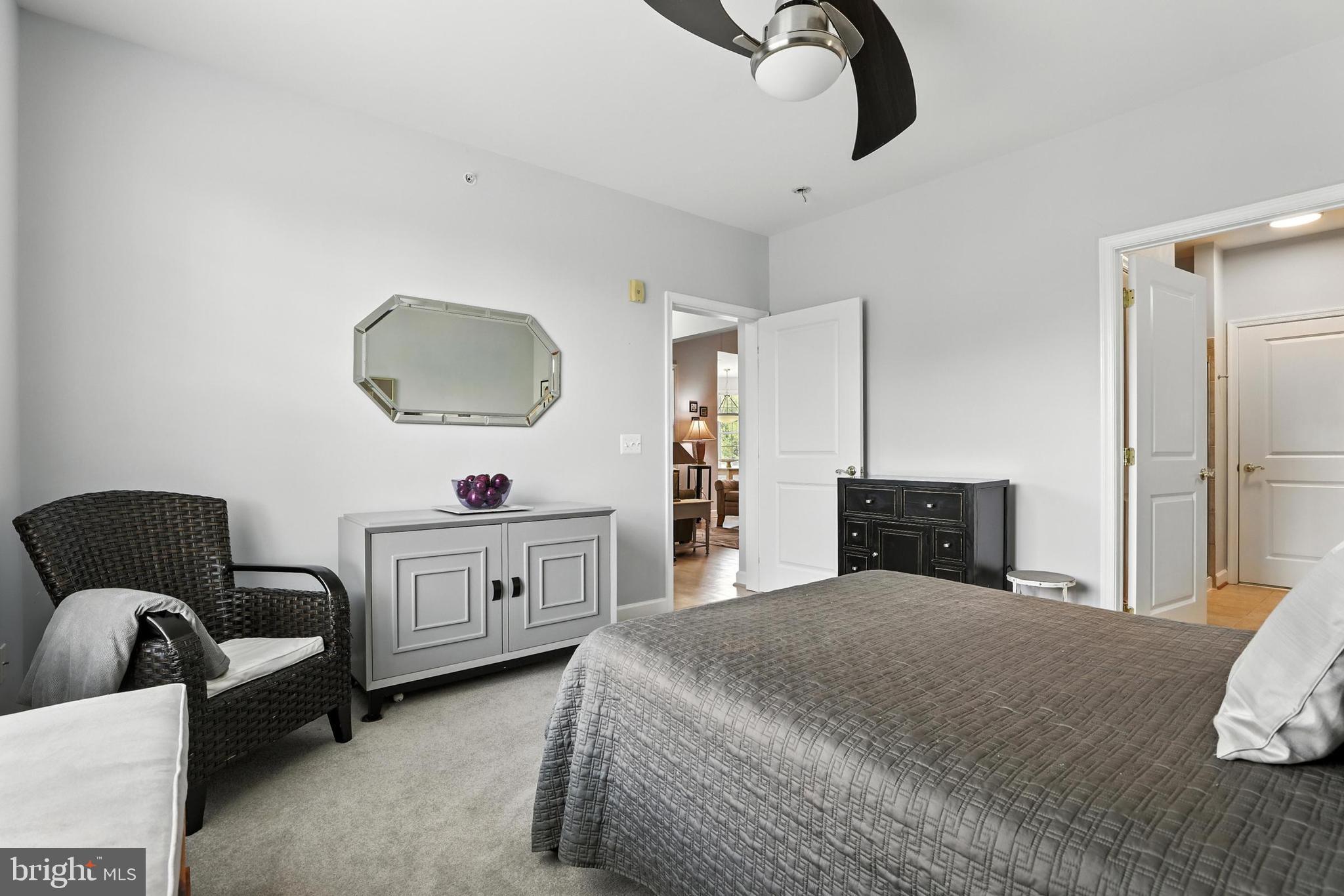 FOUR SEASONS - Residential