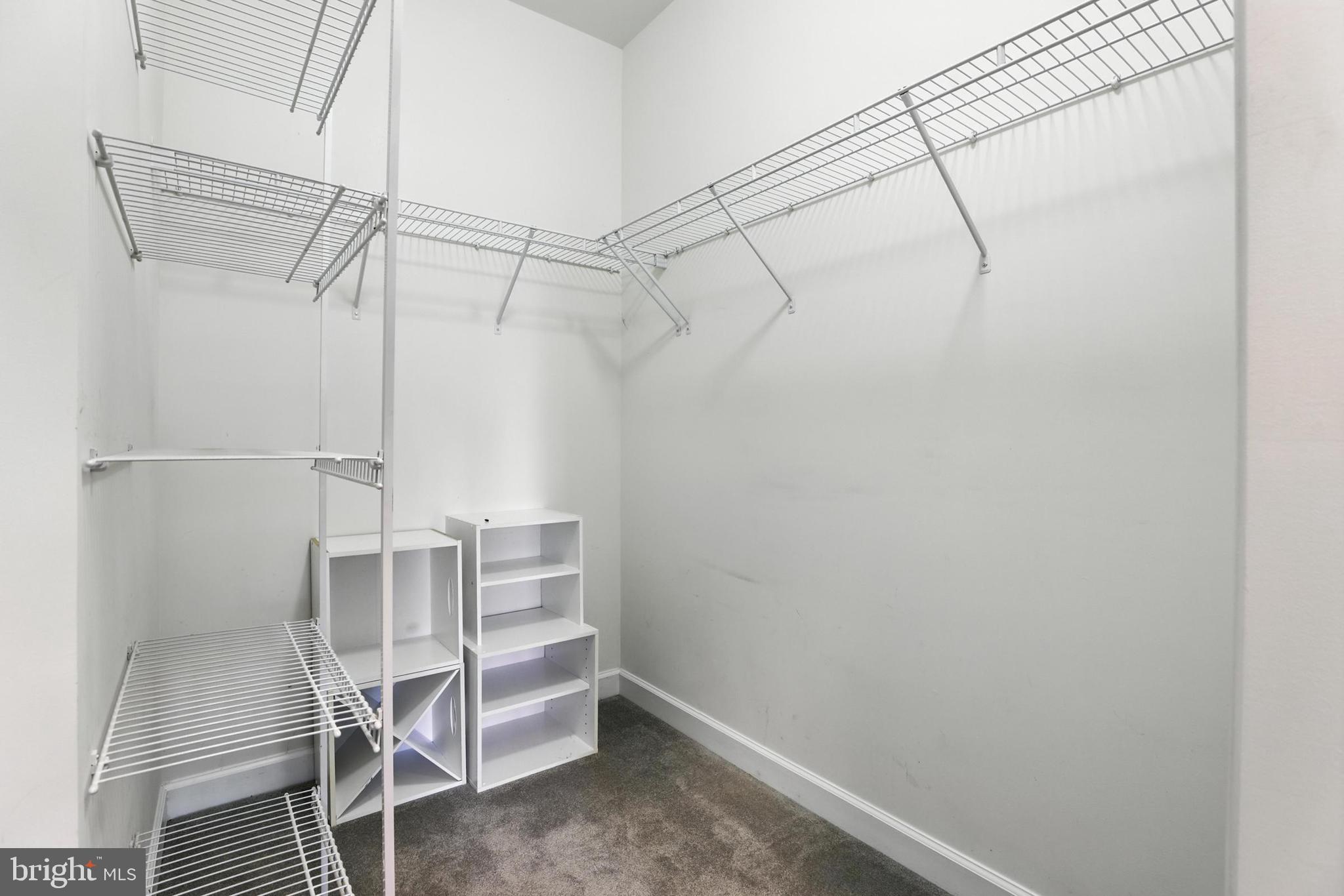 FOUR SEASONS - Residential