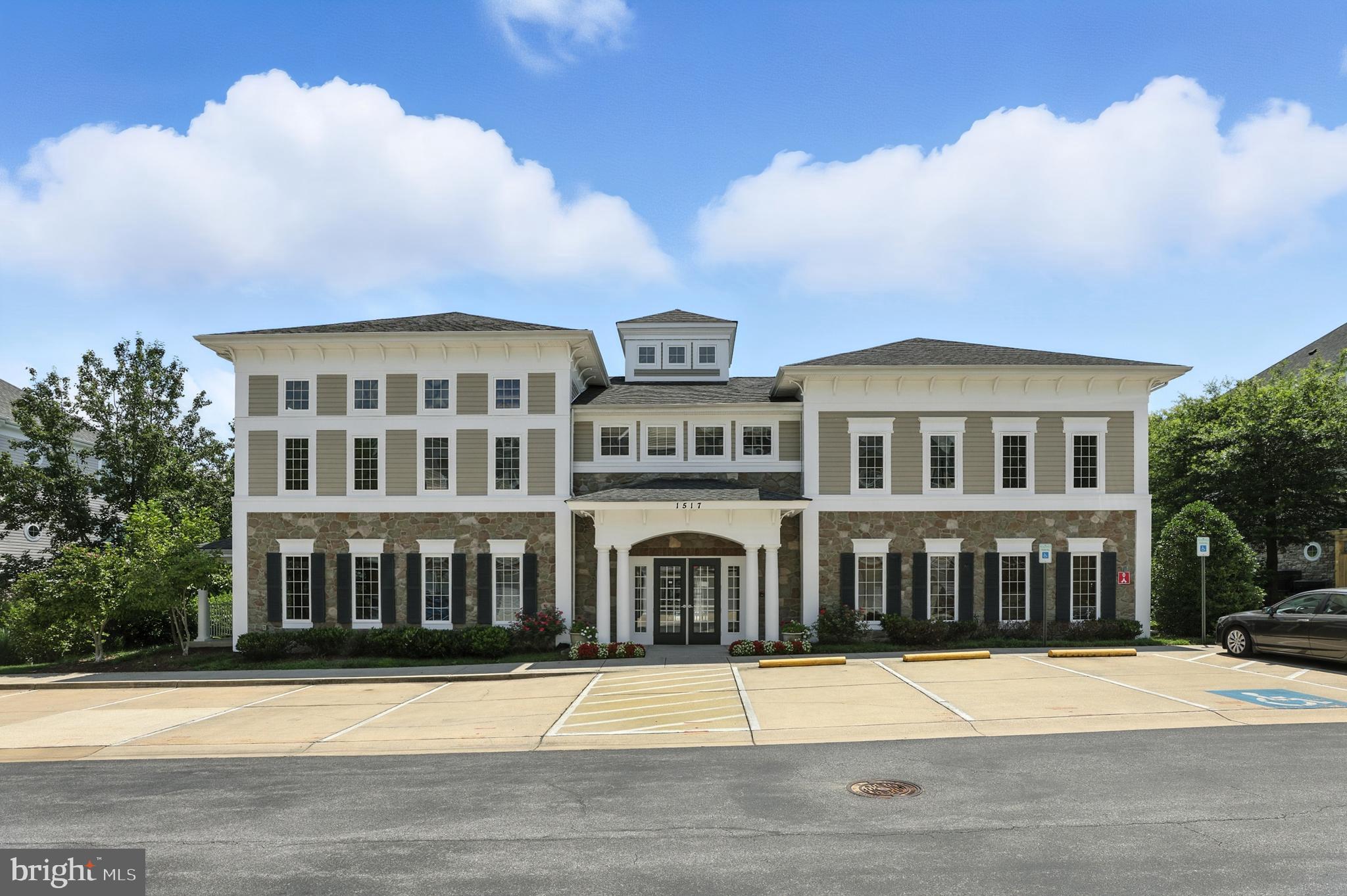 FOUR SEASONS - Residential