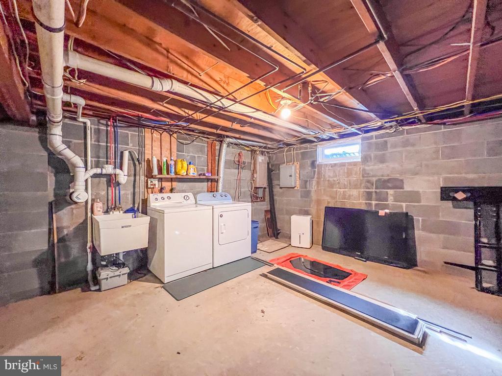 HIGHLAND PARK - Residential Lease