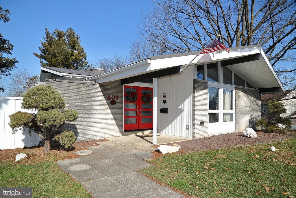 Photo of 401 W BROAD ST, NEW HOLLAND, PA 17557 (MLS # PALA2030322)