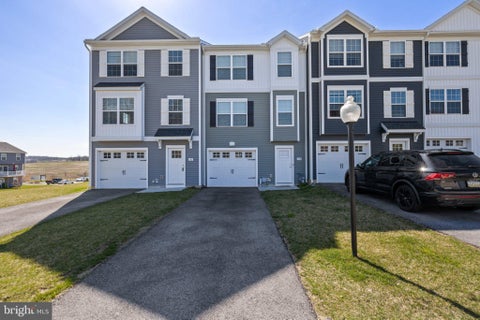 Townhouse For Rent - 2002 Sienna Court Ct<br/> Cumberland County, ENOLA, PA 17025
