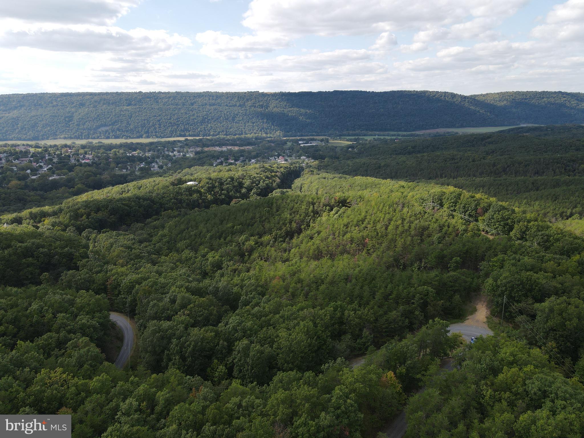 WOODLAND ESTATES - Land