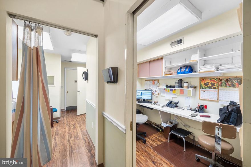 Commerical office space is now available for rent now. located on busy traffice corridor of broad st. This is a formal doctor's office with set up as foot and angle practice office. central Hvac and access with the basement as additional storage. Available now