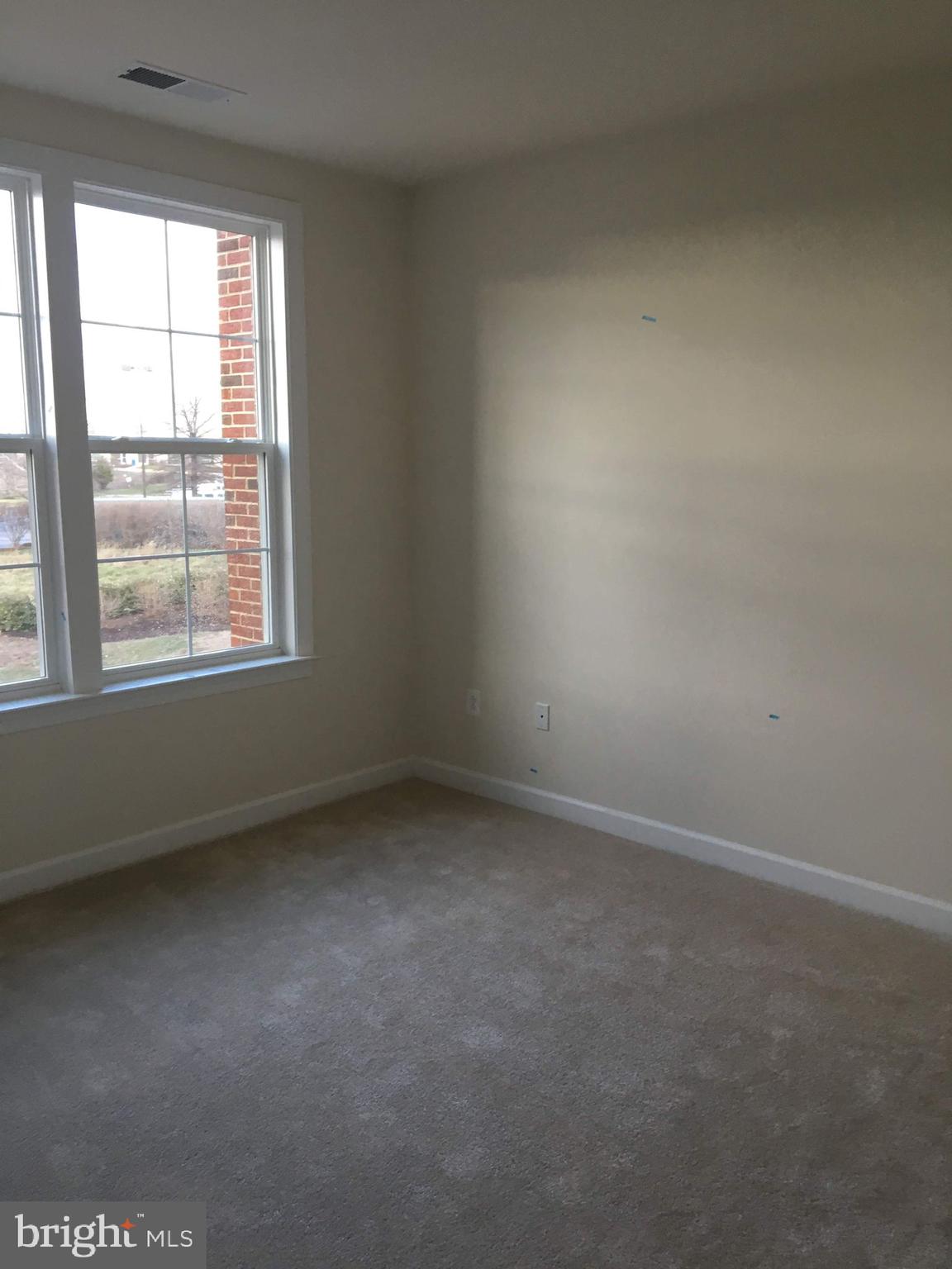 DISCOVERY SQUARE - Residential Lease