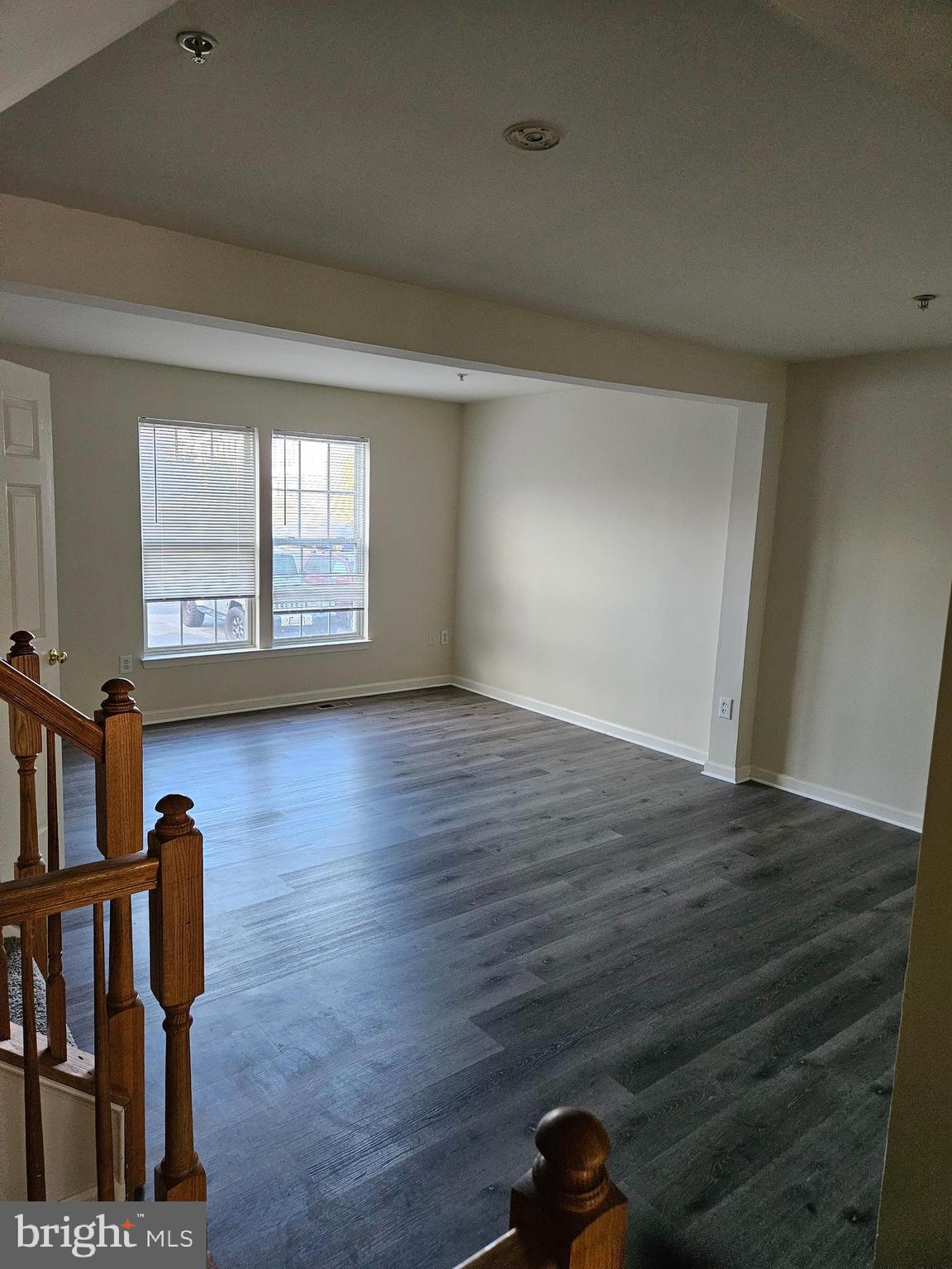 CONSTANT FRIENDSHIP - Residential