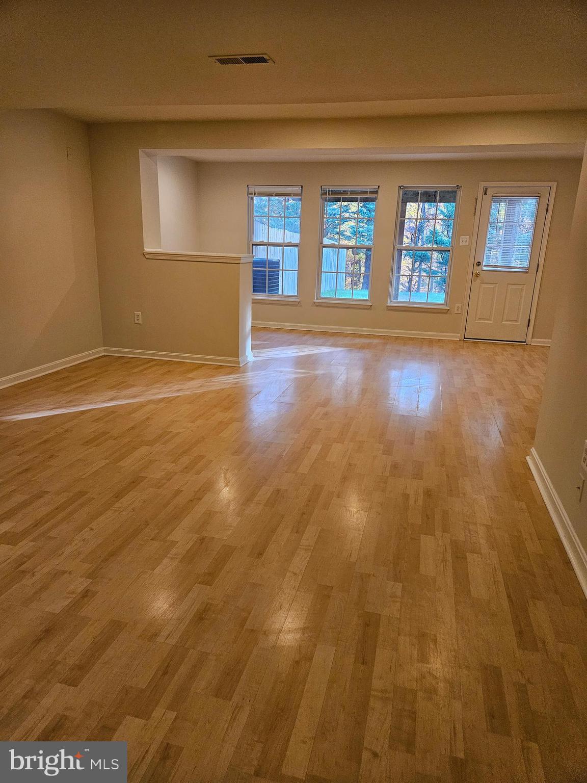 CONSTANT FRIENDSHIP - Residential