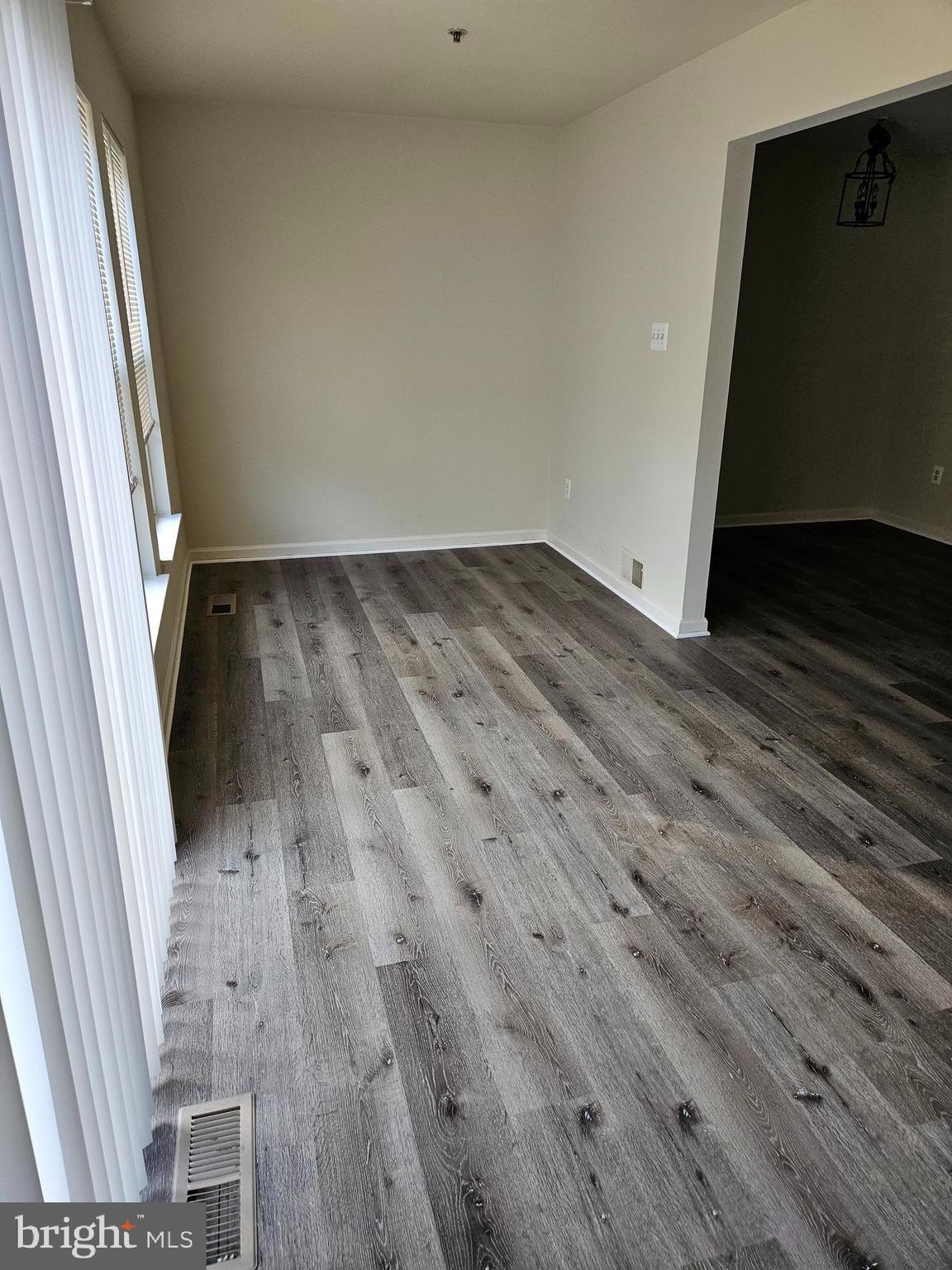 CONSTANT FRIENDSHIP - Residential