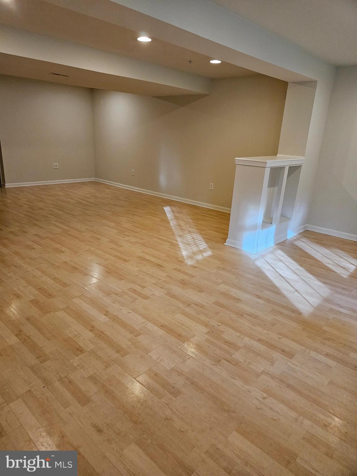 CONSTANT FRIENDSHIP - Residential