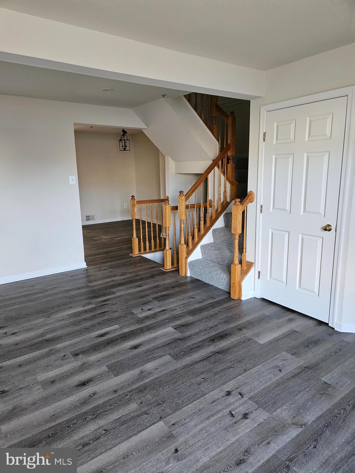 CONSTANT FRIENDSHIP - Residential