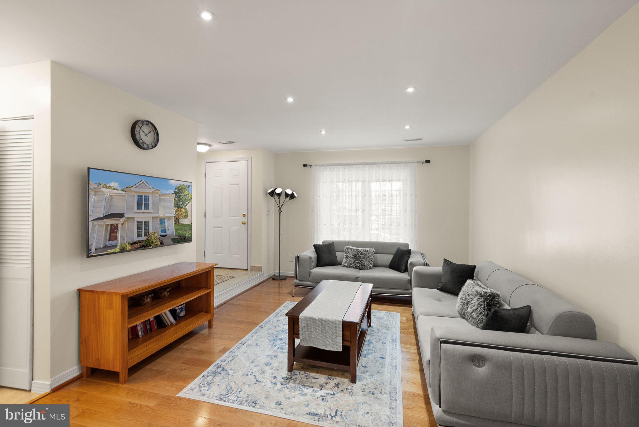 346 LANCASTER SQUARE