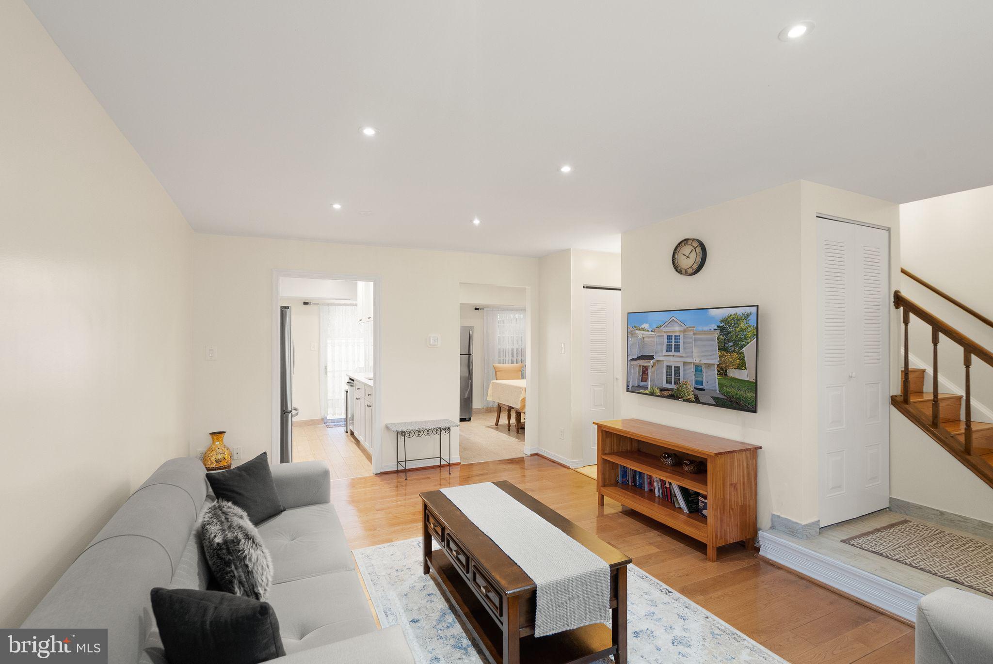 346 LANCASTER SQUARE