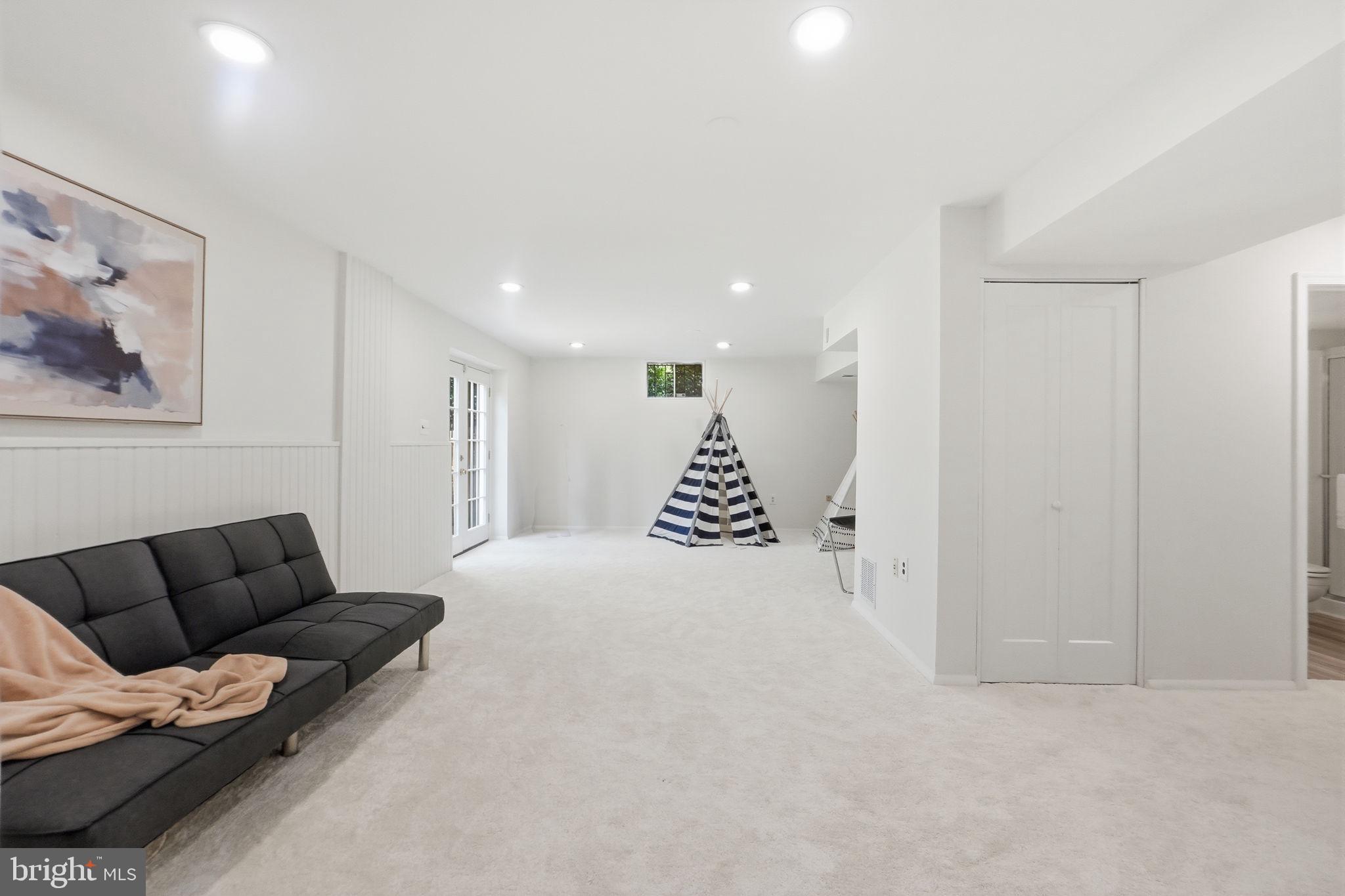 INDIAN OAKS - Residential