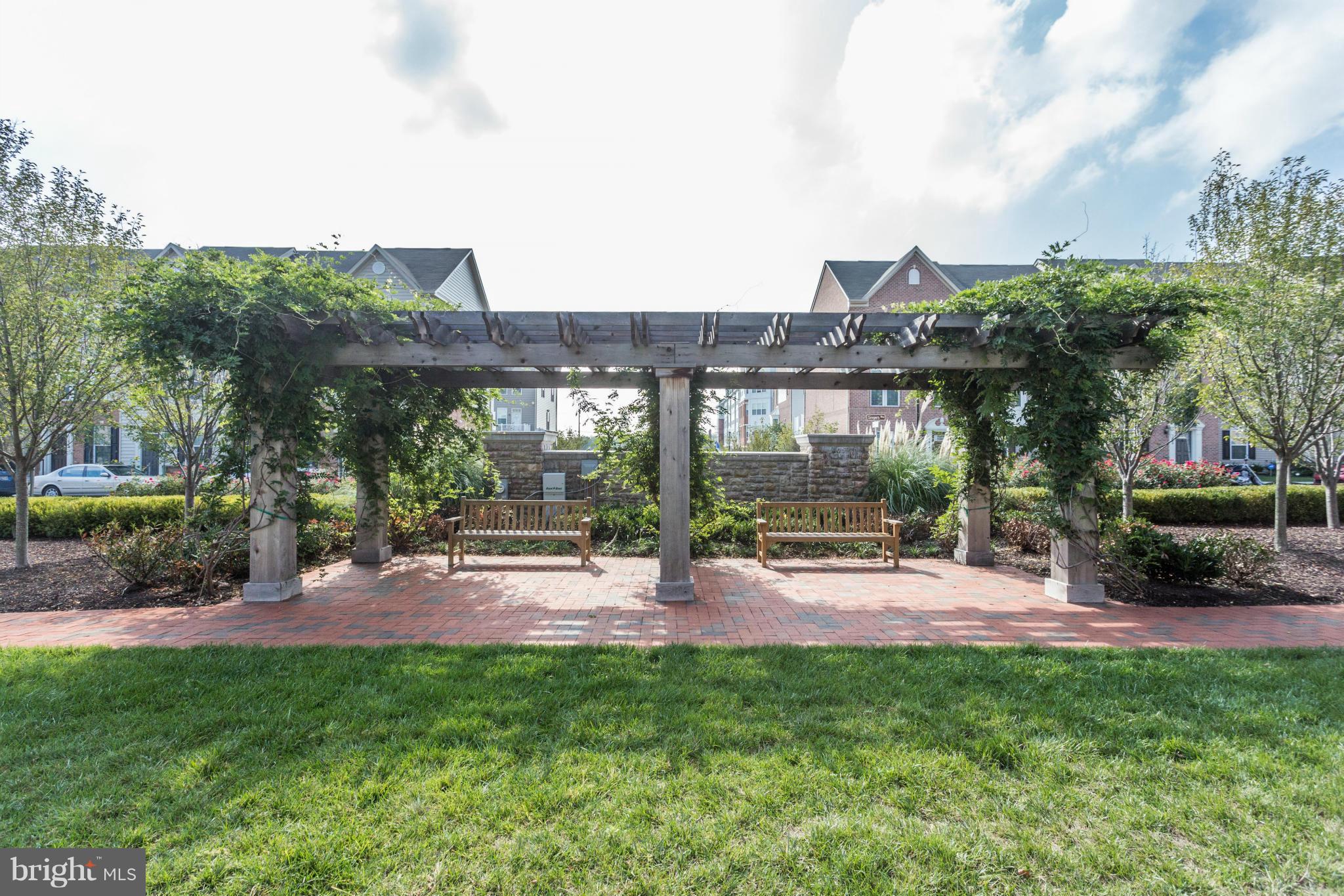 HOWARD SQUARE - Residential