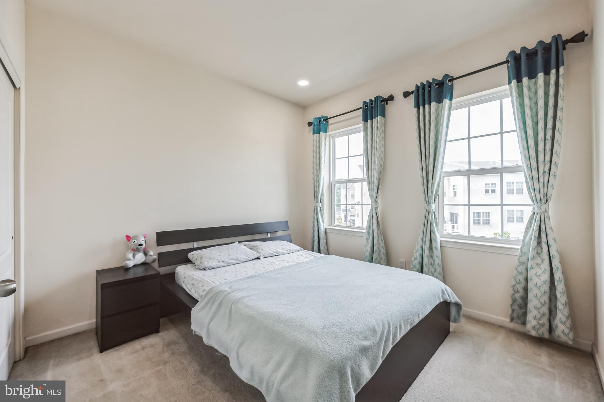 HIGH GROVE - Residential