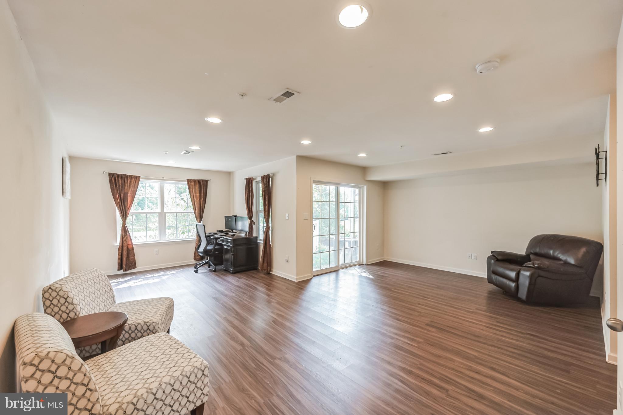 HIGH GROVE - Residential