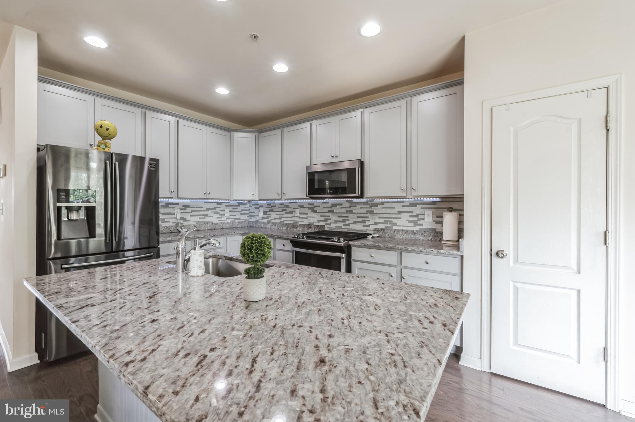 HIGH GROVE - Residential