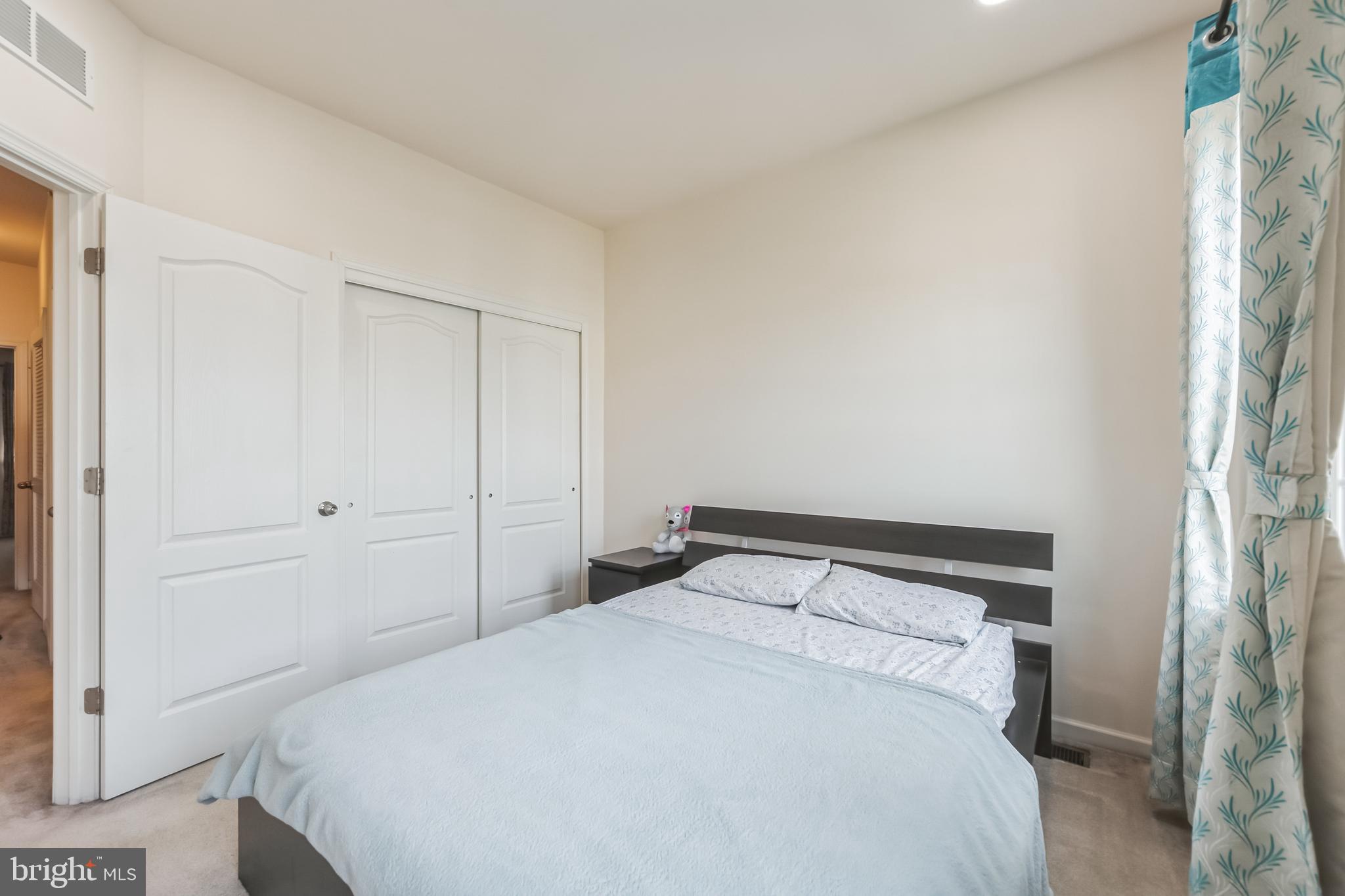 HIGH GROVE - Residential