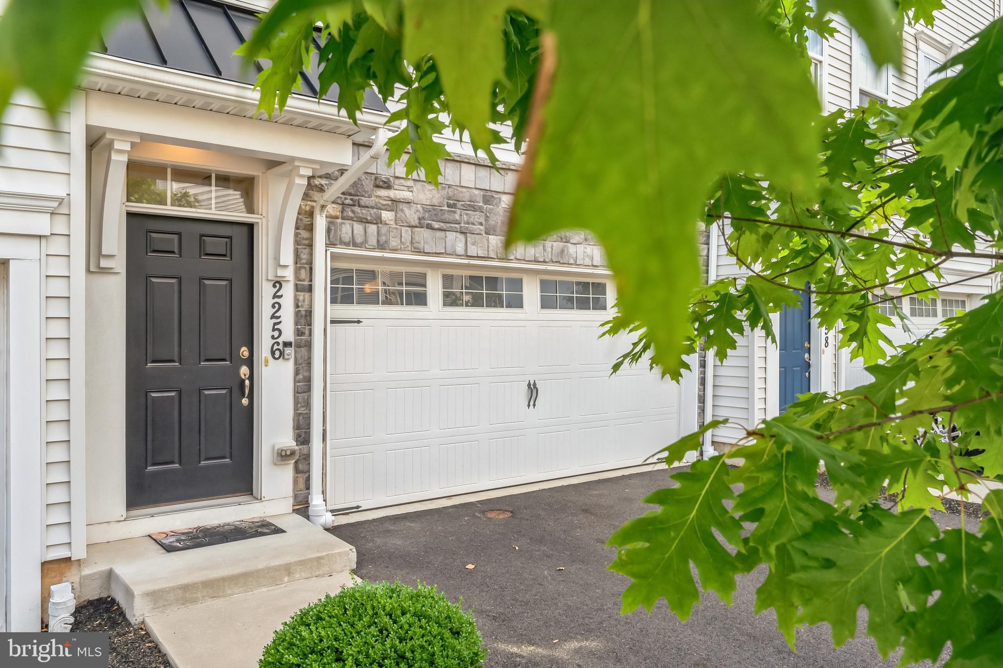 HIGH GROVE - Residential