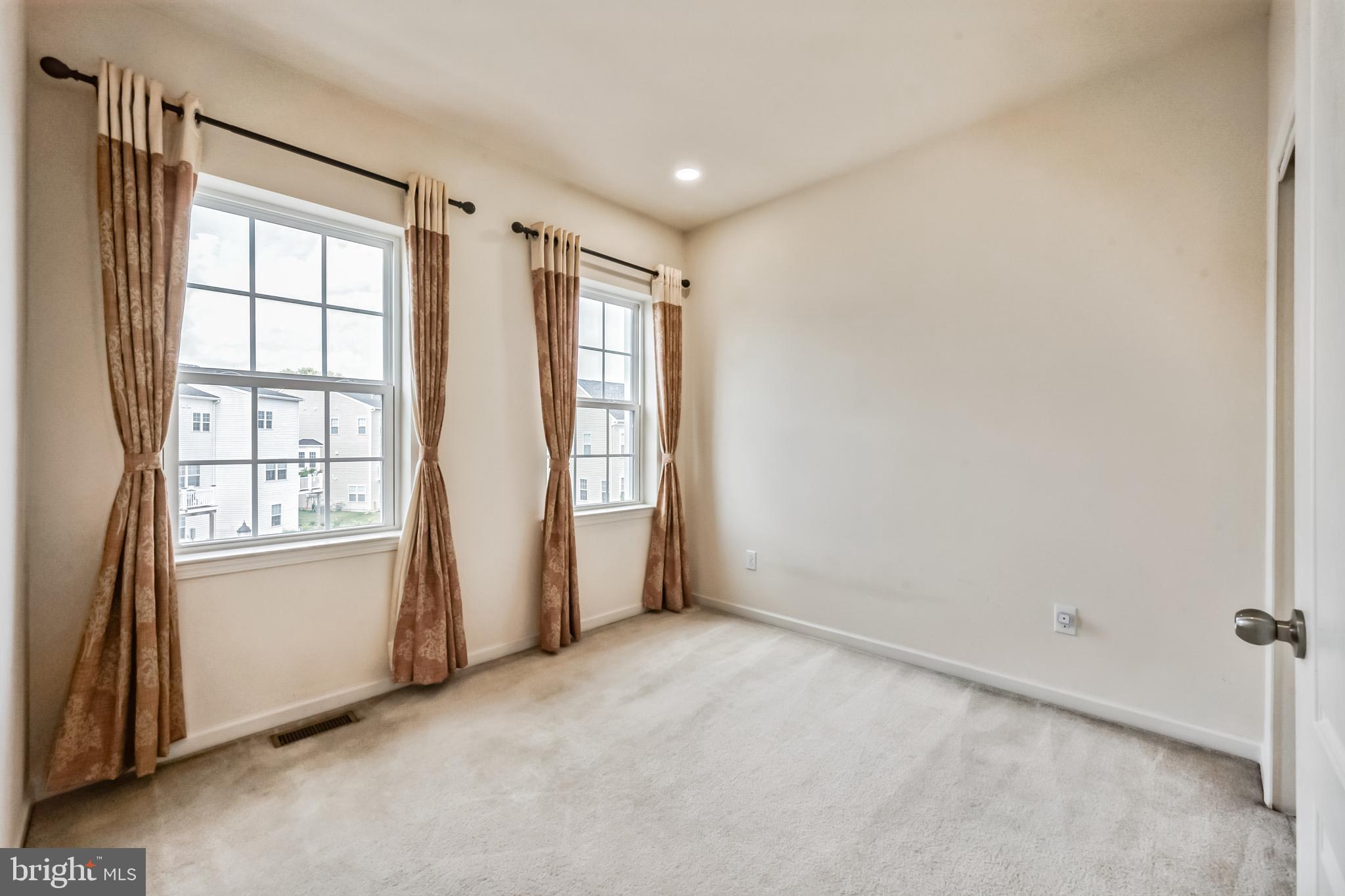 HIGH GROVE - Residential