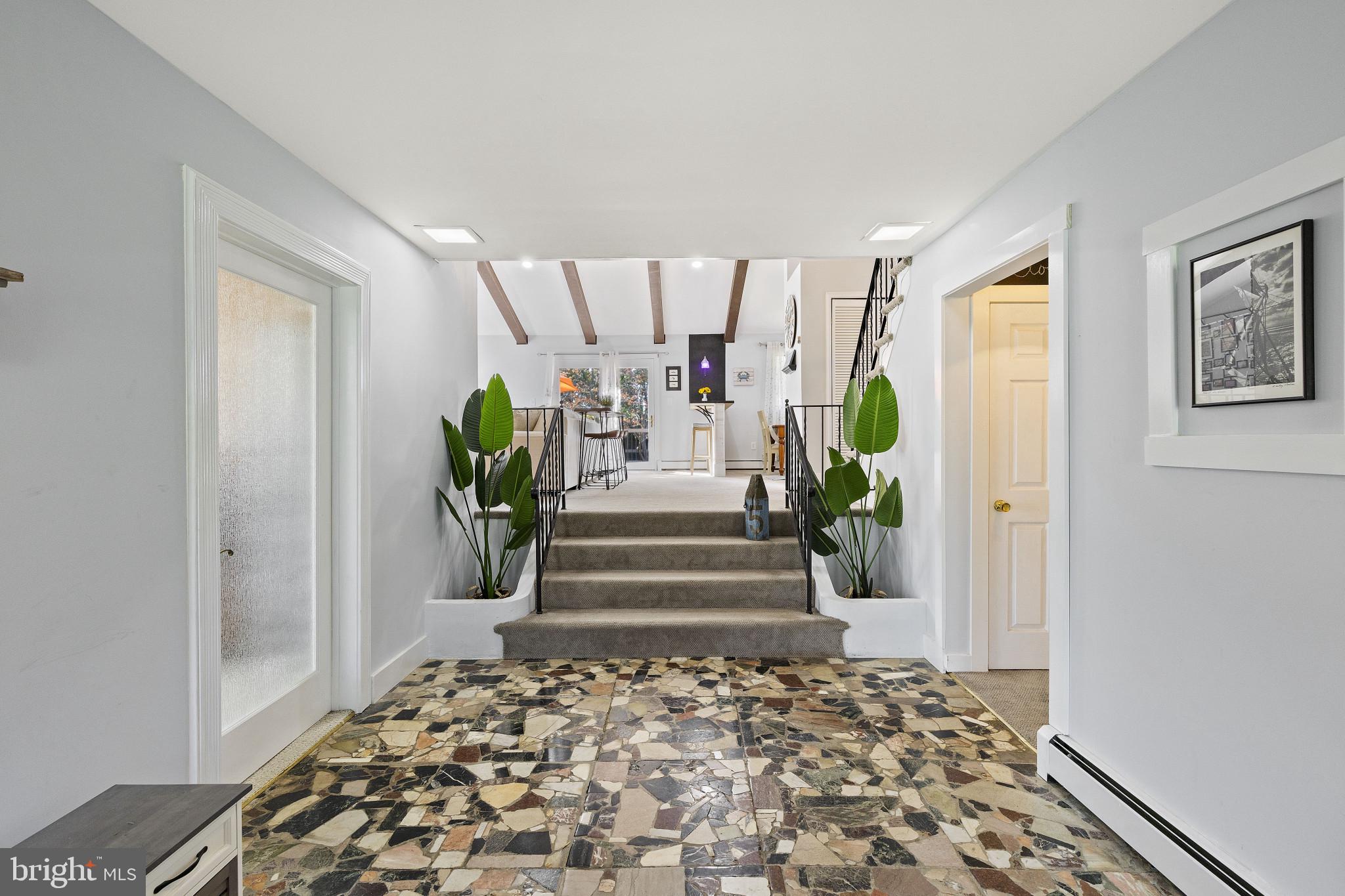 306 SKIPPER LANE