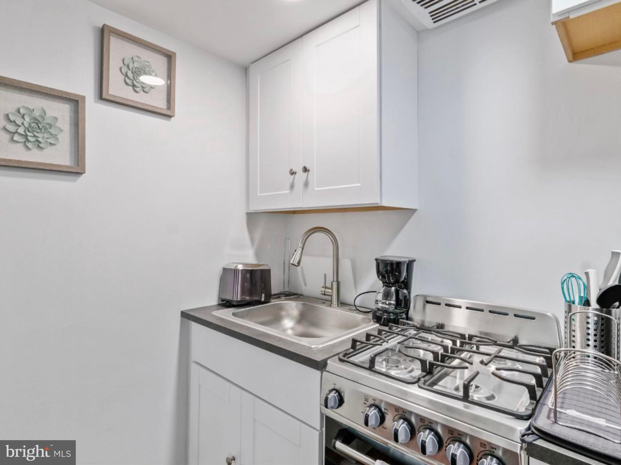 WASHINGTON SQ WEST - Residential Lease