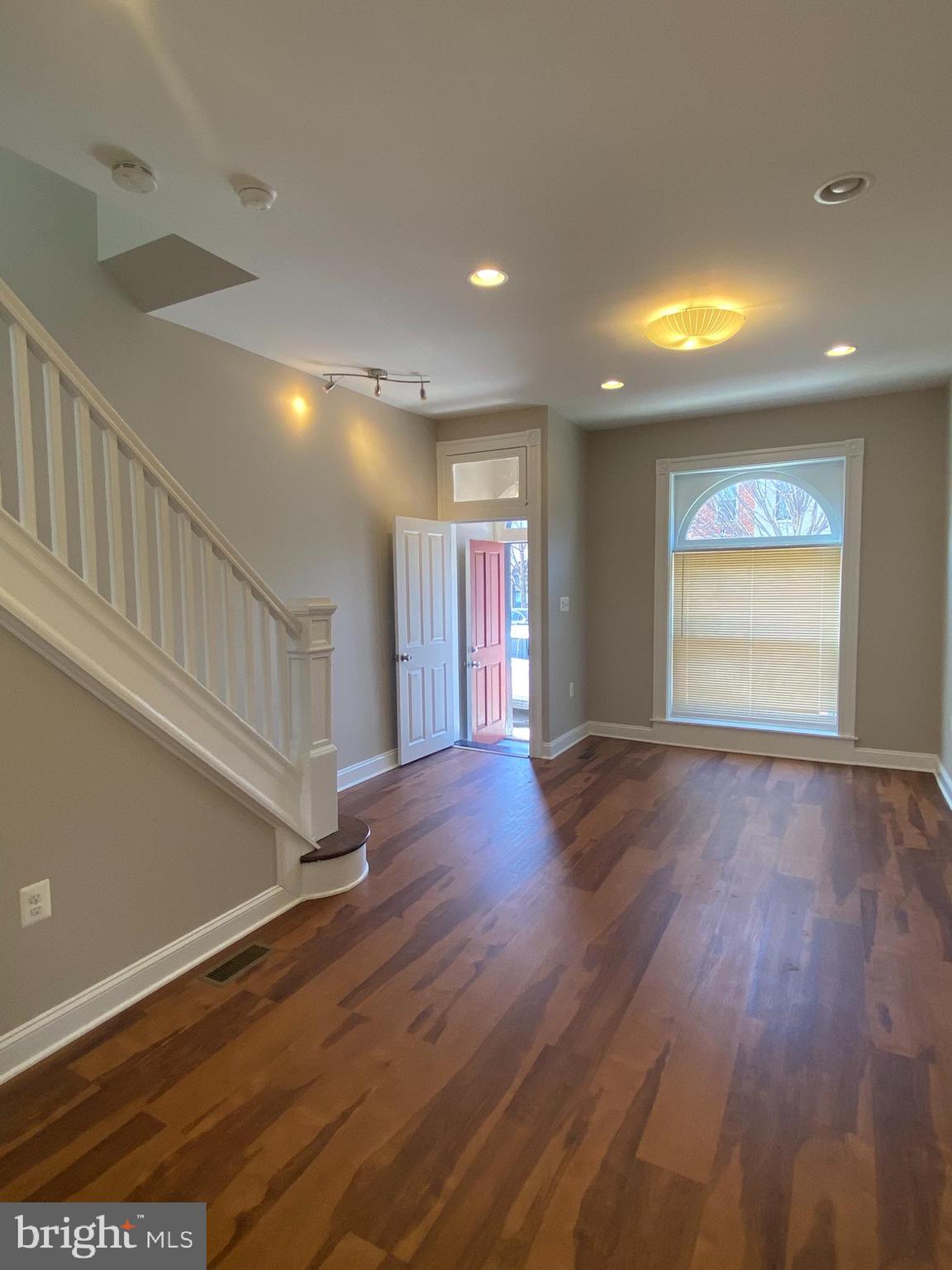 901 N MONTFORD AVENUE