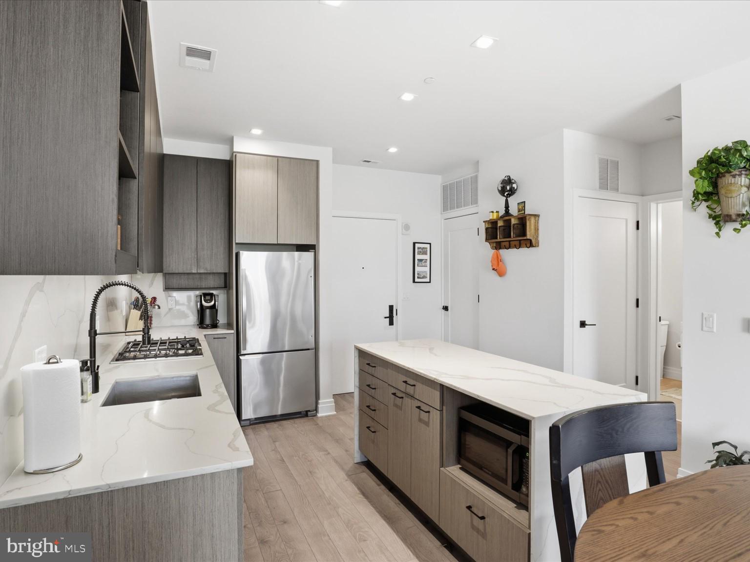 900 11TH STREET SE 203