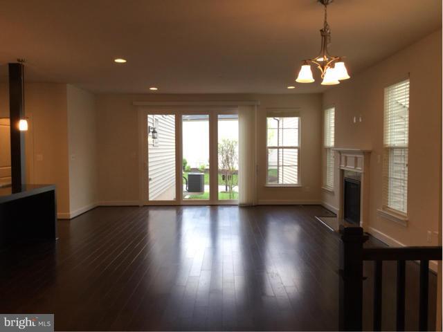 ONE LOUDOUN LANDBAY C - Residential Lease