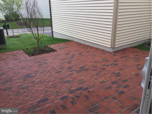 ONE LOUDOUN LANDBAY C - Residential Lease