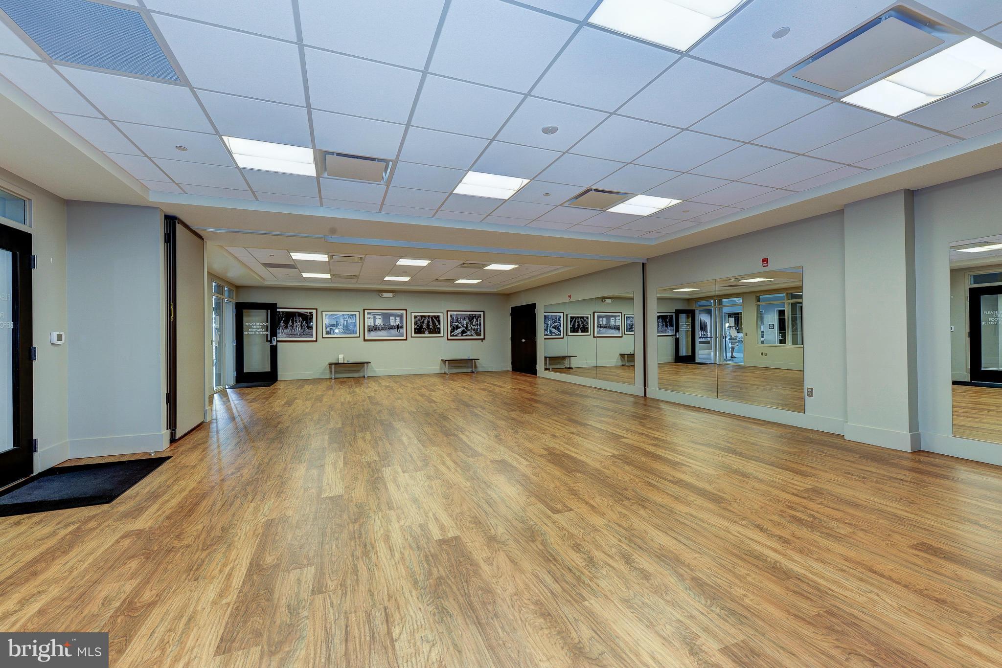 ONE LOUDOUN LANDBAY C - Residential Lease