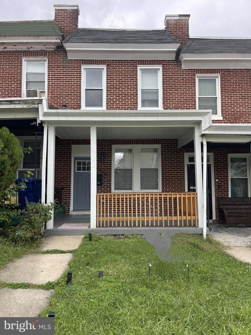Price Reduced! Motivated seller — ready to negotiate
Fully Finished Townhome with Quartz Kitchen & Walk-Out Basement, Near Reservoir Hill & Baltimore Zoo! Spacious and bright townhouse featuring an open floor plan. The modern kitchen offers quartz countertops and plenty of cabinet space. Upstairs you’ll find three nicely sized bedrooms, perfect for family living or a home office. The finished basement includes a full bath, laundry area, and a walk-out to the fenced backyard—ideal for entertaining or creating a flexible living space.
Seller motivated — great opportunity for investors or first-time buyer