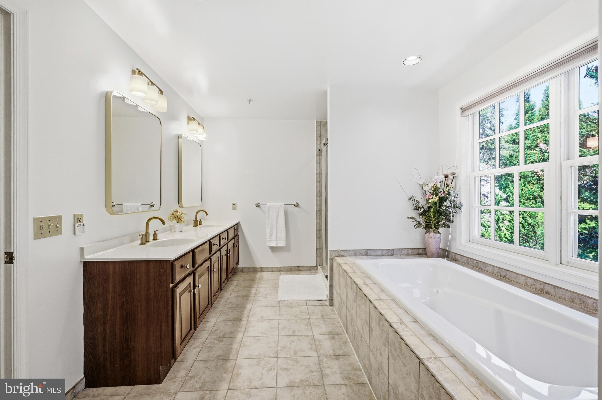 RIVER FALLS - Residential