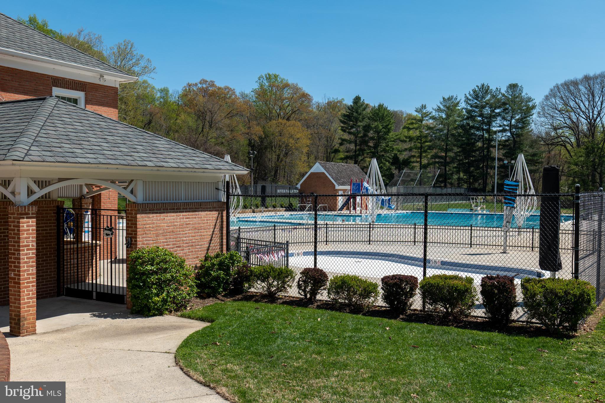 RIVER FALLS - Residential