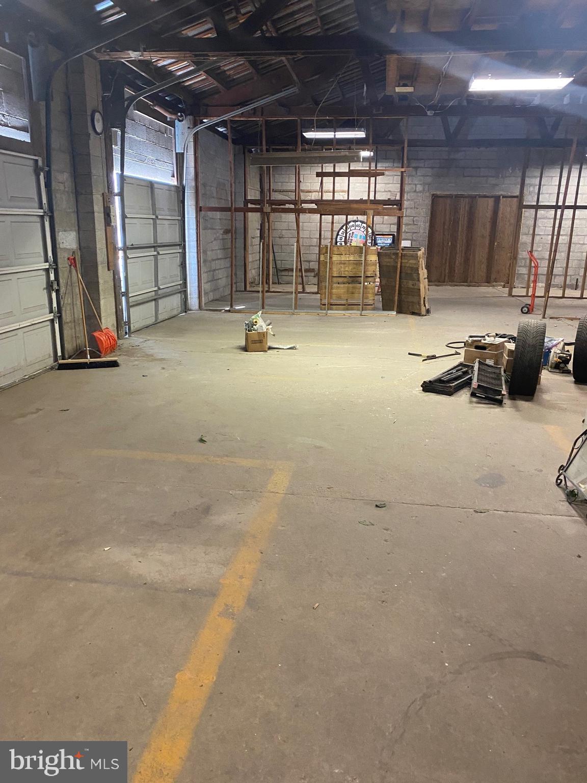 621 W DIVISION STREET