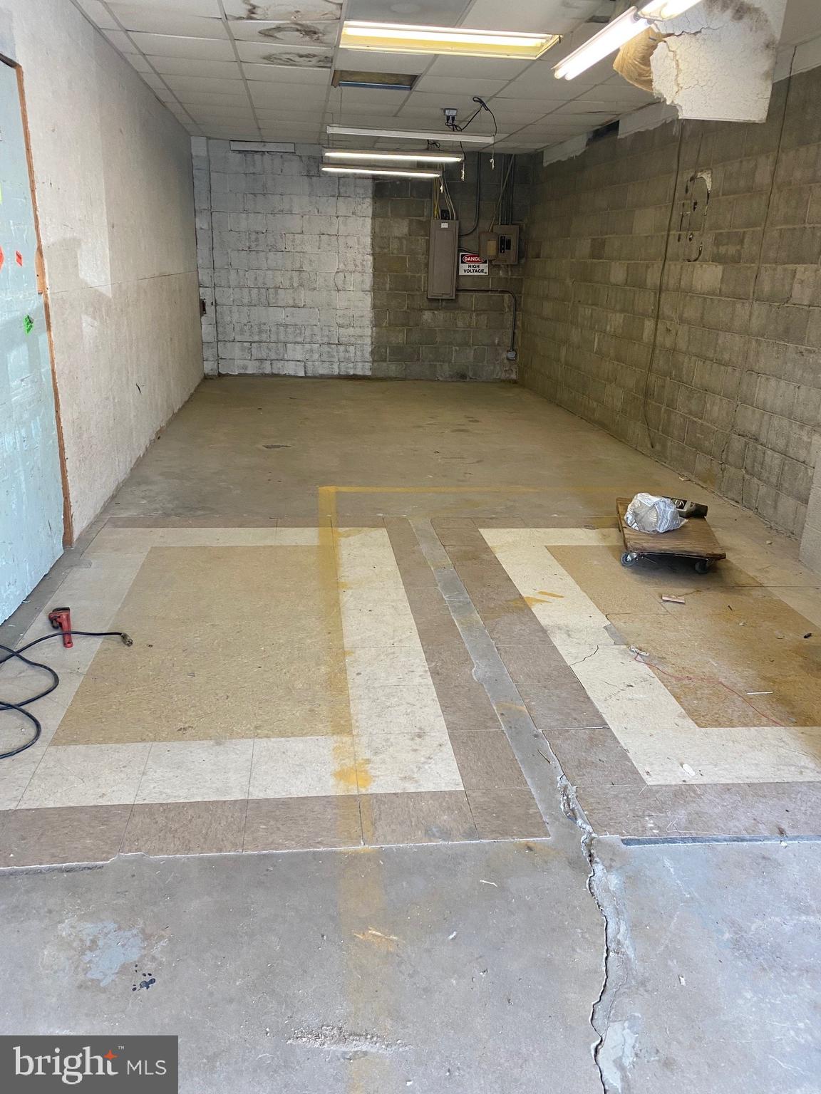 621 W DIVISION STREET