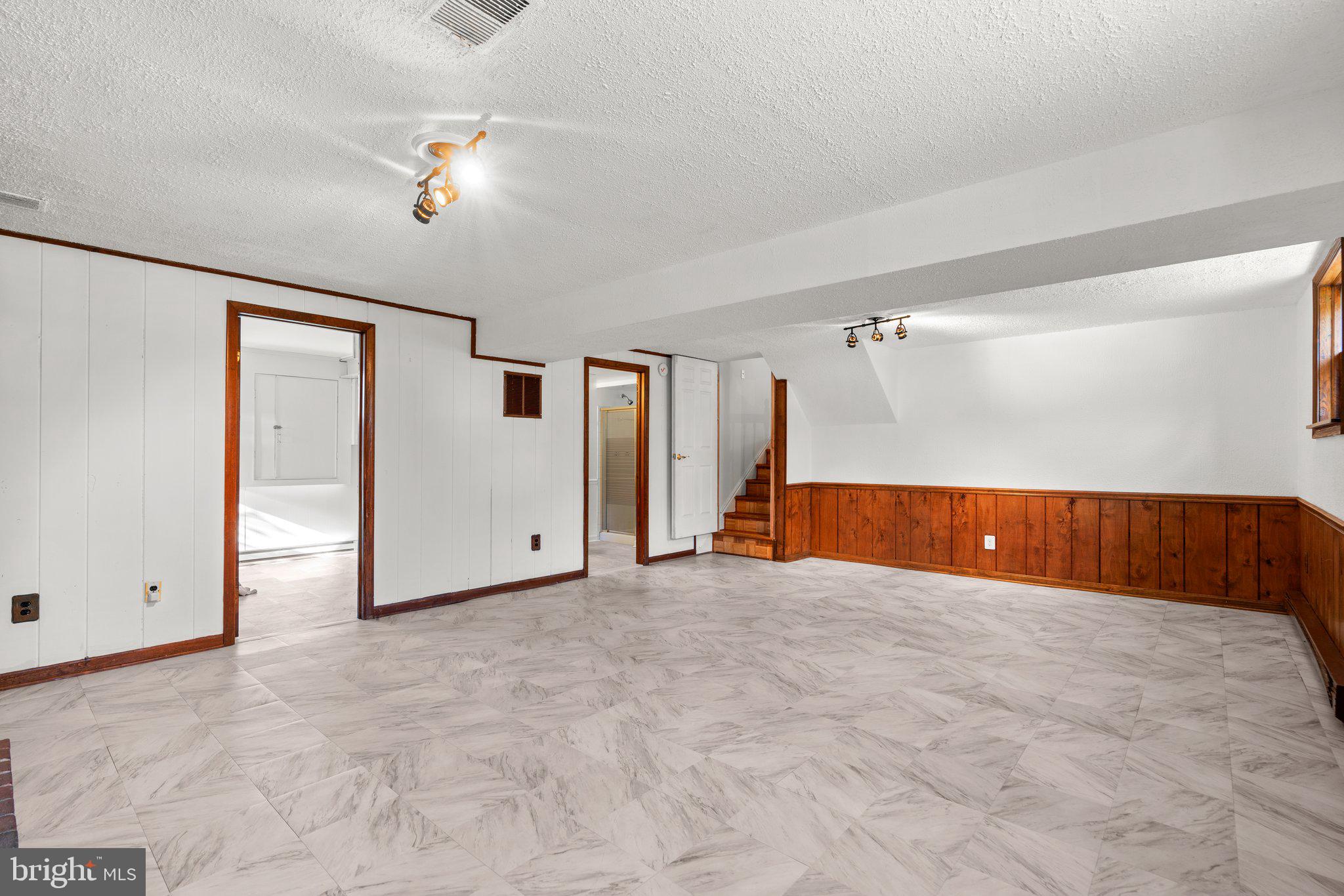 MIDDLEBROOK HILL - Residential