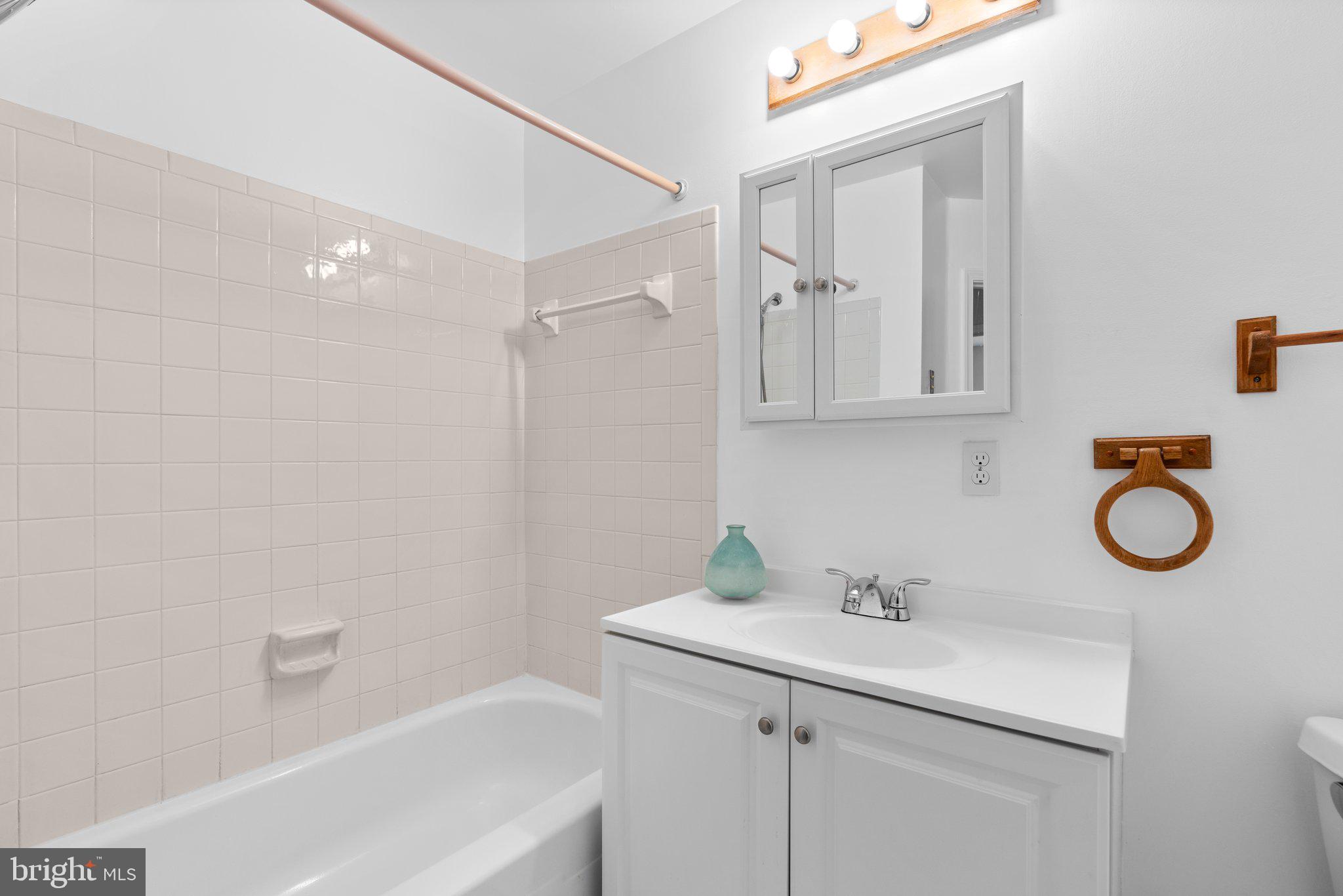 MIDDLEBROOK HILL - Residential